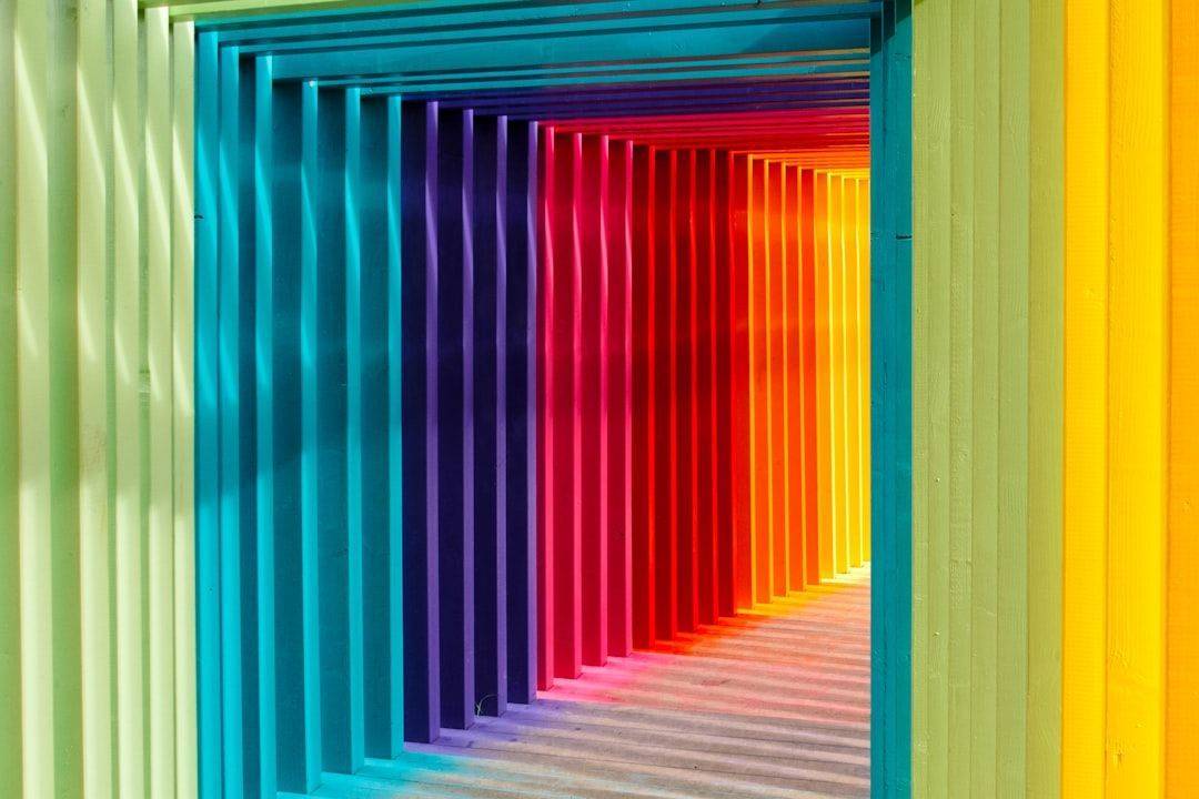 découvrez notre guide complet sur la couleur, ses significations, son impact psychologique et son utilisation dans le design. apprenez comment bien choisir vos palettes de couleurs pour vos projets créatifs et communiquez efficacement à travers la couleur.