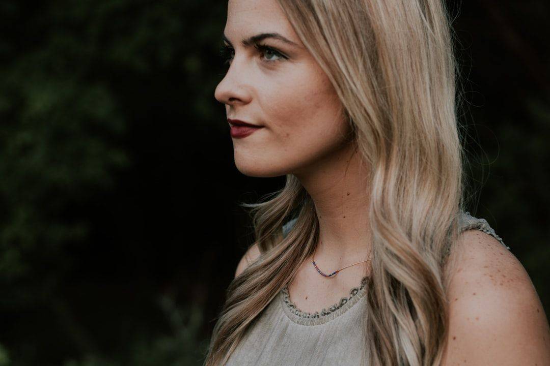 découvrez tout sur les décolletés : styles, tendances et conseils pour choisir le décolleté parfait qui met en valeur votre silhouette. apprenez à harmoniser votre tenue avec le bon décolleté pour chaque occasion.