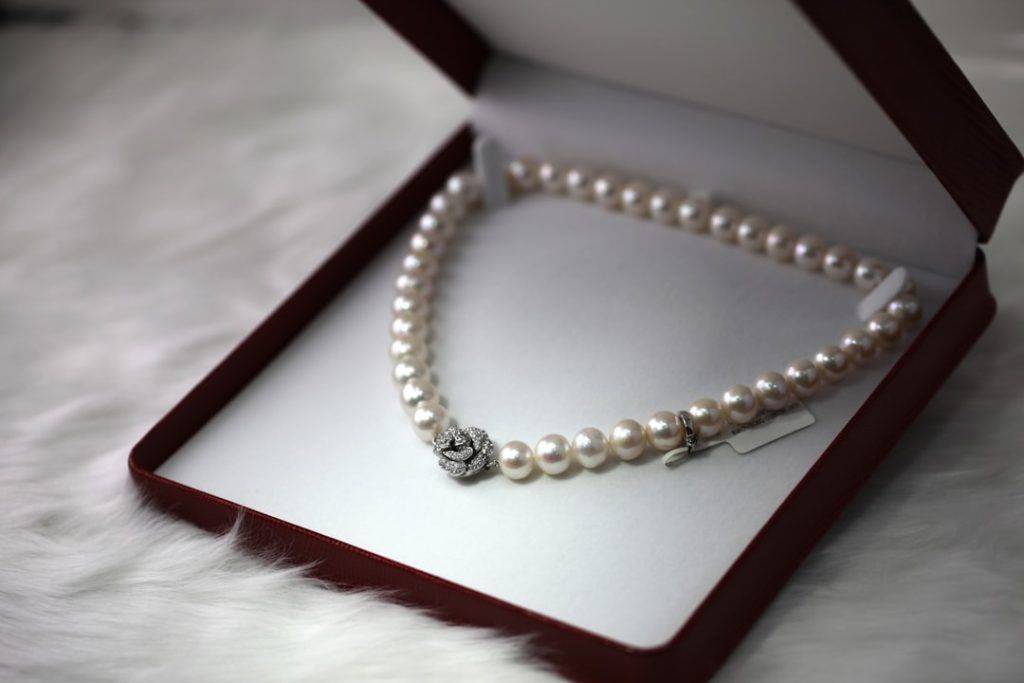 découvrez l'art de la coordination de bijoux pour sublimer votre style. apprenez comment assortir vos accessoires avec élégance et créativité, que ce soit pour une occasion spéciale ou au quotidien. explorez nos conseils pour harmoniser vos colliers, bracelets et boucles d'oreilles tout en mettant en valeur votre personnalité.