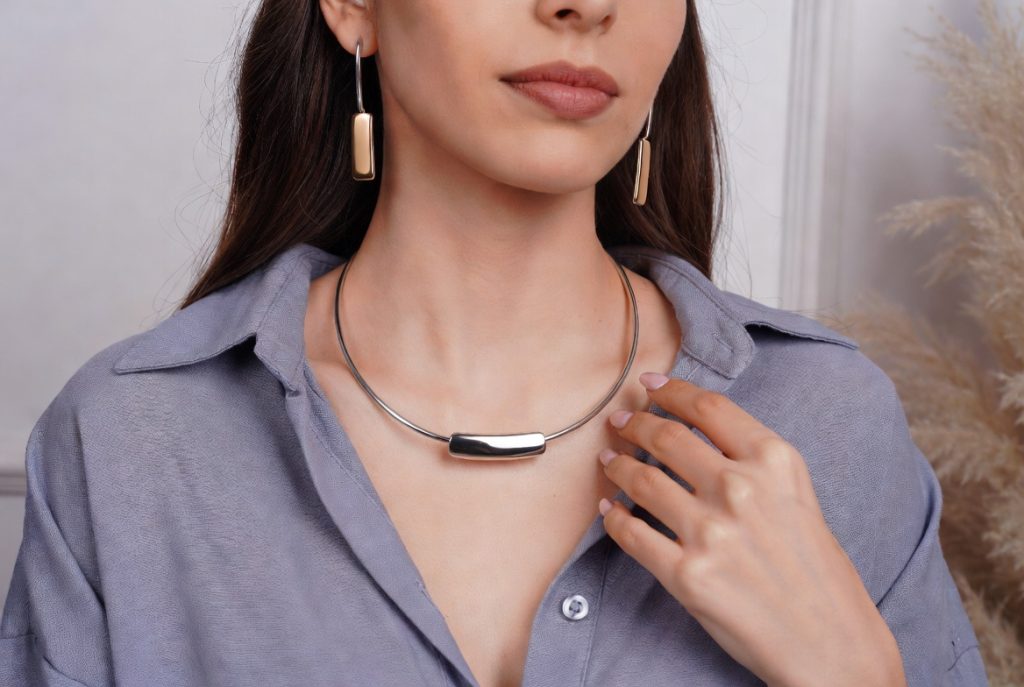 découvrez l'art de la coordination de bijoux pour sublimer votre style. explorez nos conseils et astuces pour harmoniser vos accessoires et créer des looks uniques et élégants.