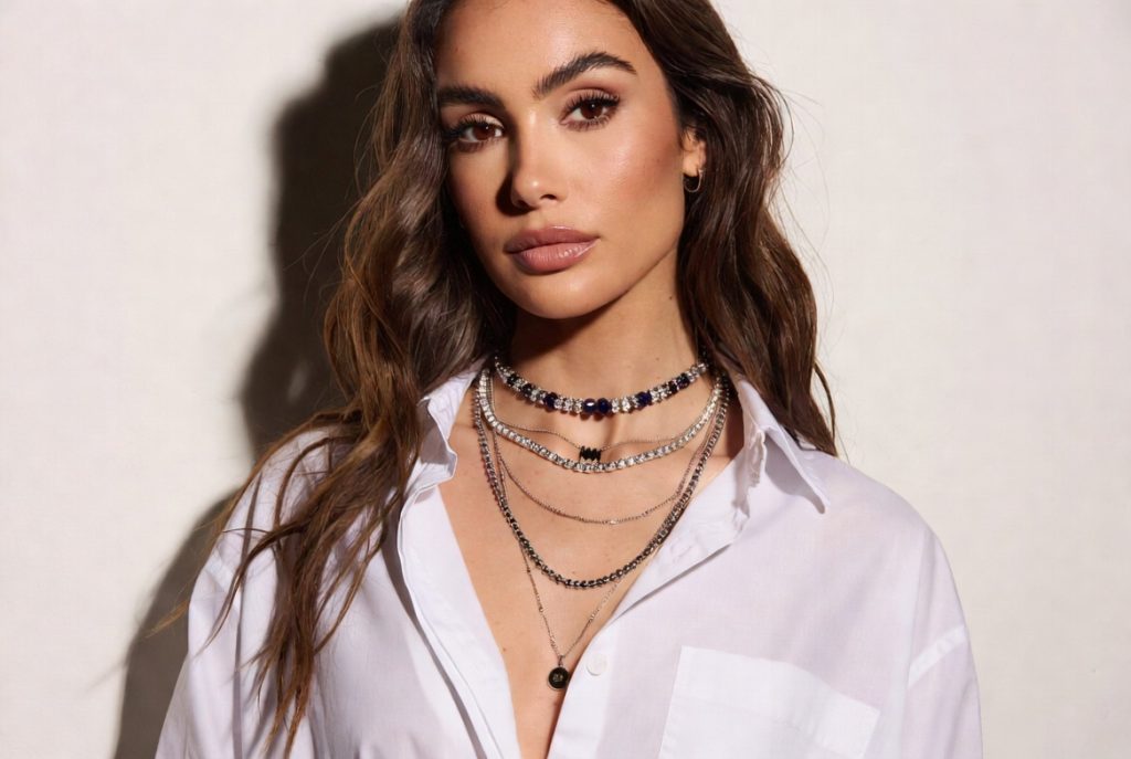 découvrez l'art du layering, une technique de superposition de vêtements qui allie style et confort. apprenez à créer des looks uniques et tendance en combinant différentes textures et couleurs, tout en restant au chaud et élégant. idéal pour toutes les saisons, le layering est la solution parfaite pour exprimer votre personnalité à travers la mode.