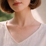 découvrez quel collier choisir pour mettre en valeur un cou court et sublimer votre décolleté avec style et élégance.